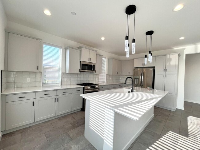 Foto del edificio - 4031 Dylan Rd