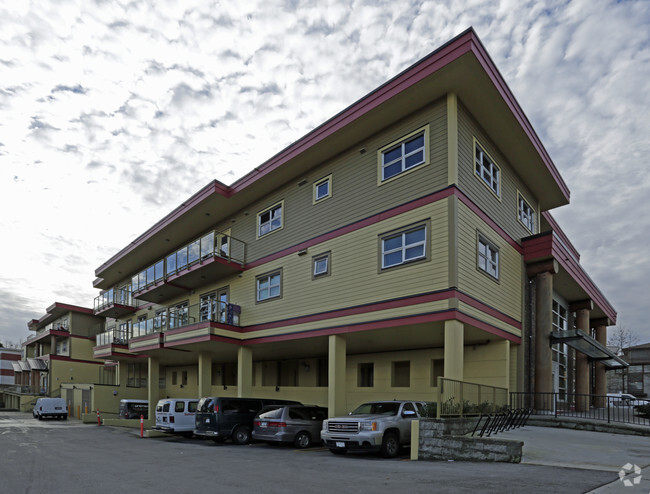 Photo du bâtiment - Lu'ma Native Housing Society