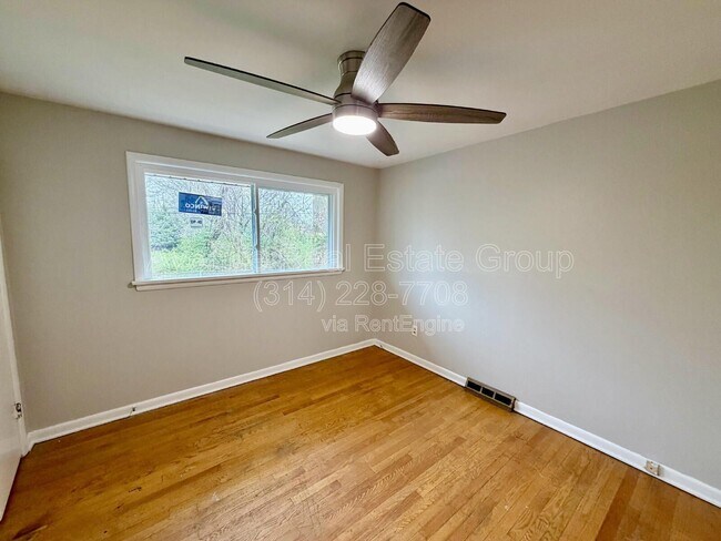 Foto del edificio - 8821 McNulty Dr