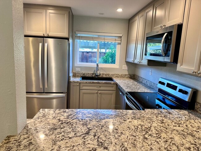 Building Photo - 3 Bed, 2 Bath Home in Rohnert Park