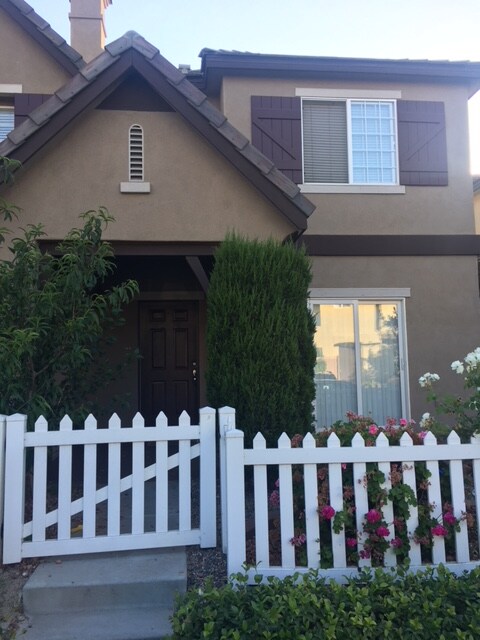 Building Photo - 1468 Burgundy Dr