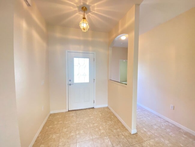 Building Photo - Amazing Solivita 2B/2B, open kitchen to fa...