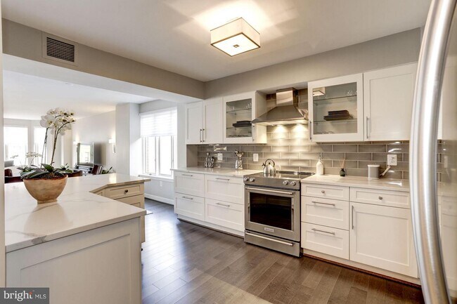 Foto del edificio - 1045 31st St NW