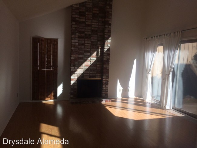 Foto del edificio - 3208 Phoenix Ln