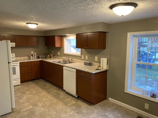 Kitchen 2 - 54 N Shafer St