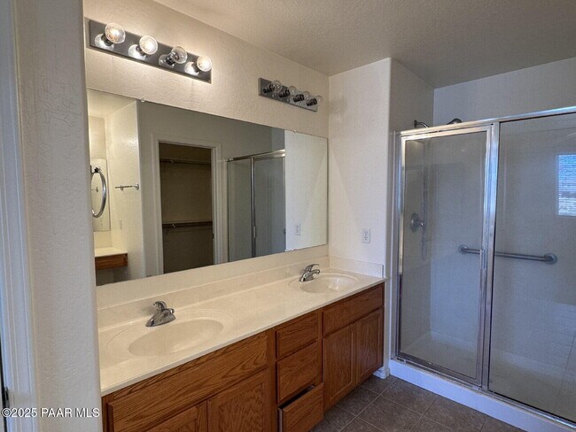 Building Photo - 7015 E Lantern Ln W