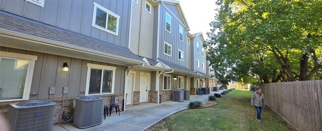 Foto del edificio - 21155 Gosling Rd