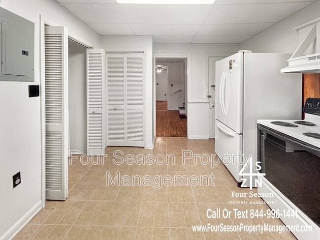 Building Photo - 338 S Locust St