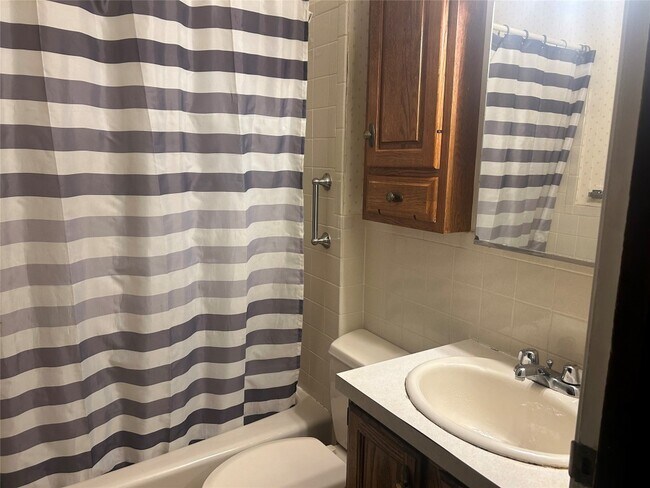 Foto del edificio - 1028 W 29th St