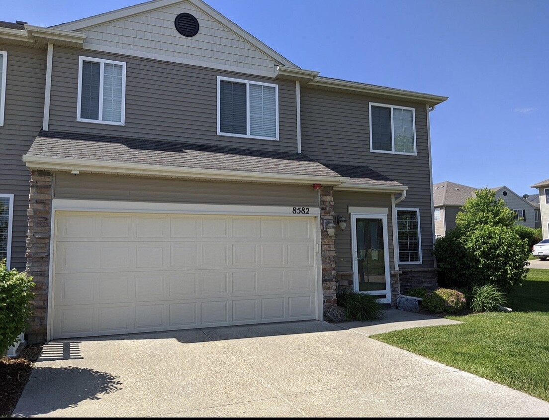 8582 Cody Dr, West Des Moines, IA 50266 Townhome Rentals in West Des Moines IA