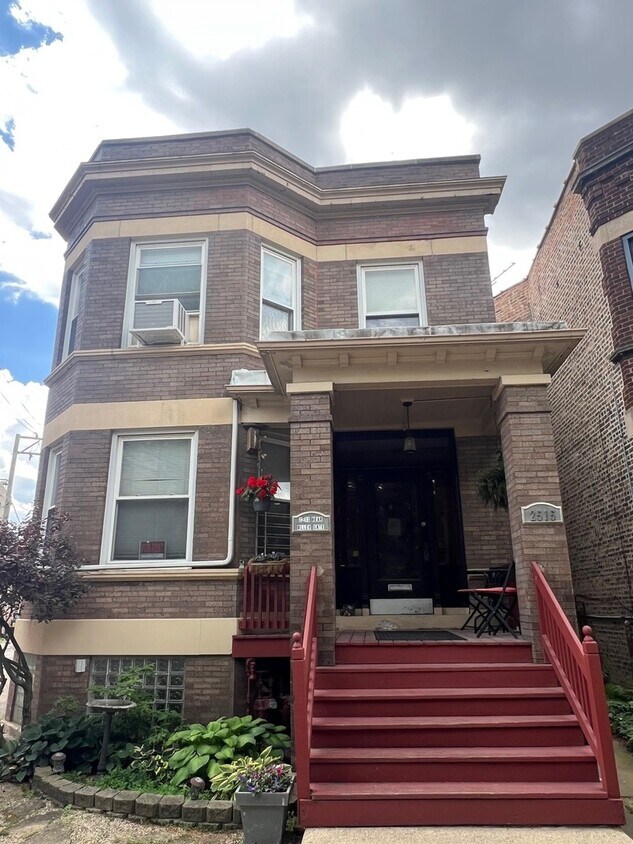 Foto principal - 2515 W Argyle St