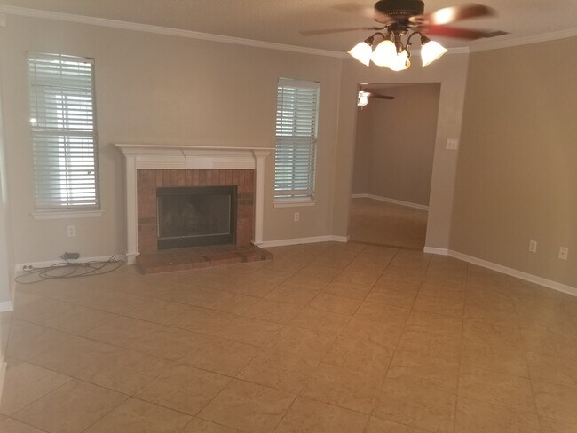 Foto del edificio - 423 Woodridge Dr