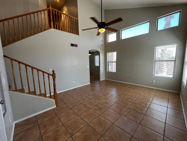 Foto del edificio - 8802 E University Dr