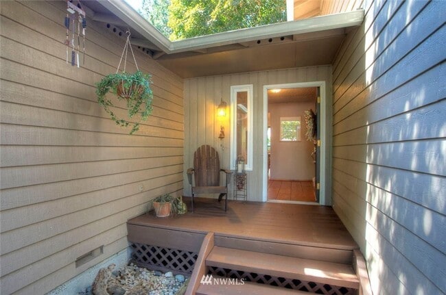 Building Photo - 3 bedroom 2.5 bathroom single family house...