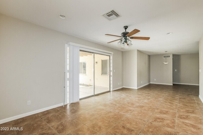 Foto del edificio - 5725 W Yucca St