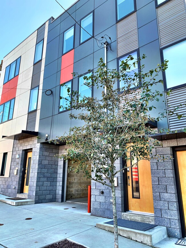 Building Photo - 312 47th St