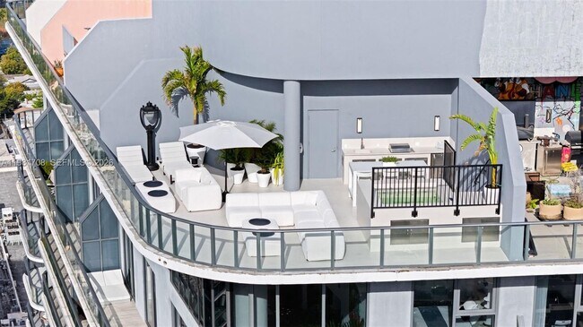 Foto del edificio - 121 NE 34th St