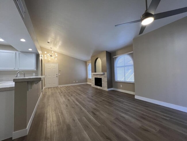 Building Photo - 7570 W Flamingo Rd