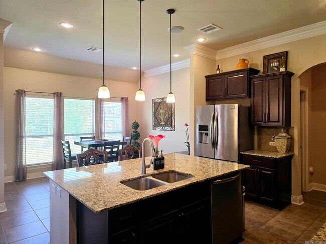 Building Photo - 18258 River Landing Dr