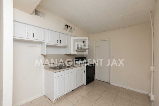 Building Photo - 5838 Abelia Rd