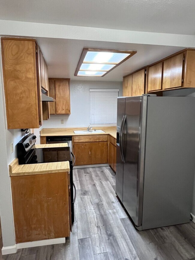 Building Photo - SPACIOUS DUPLEX IN NATOMAS!!