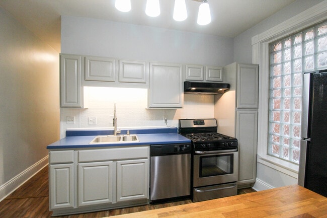 Kitchen - 421 Hopkins St