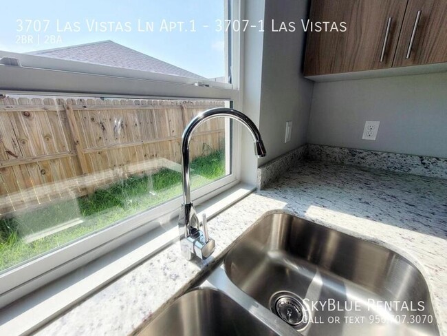 Foto del edificio - 3707 Las Vistas Ln