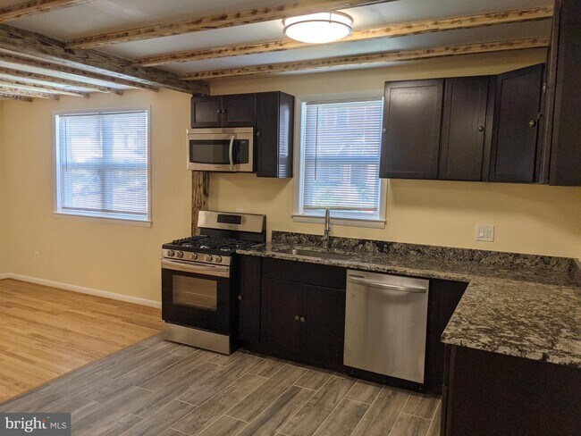 Building Photo - 3522 W Caton Ave