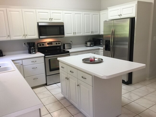 Building Photo - Rochester Executive Home