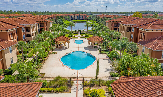 Courtyard/Pool - The Palms Club Orlando