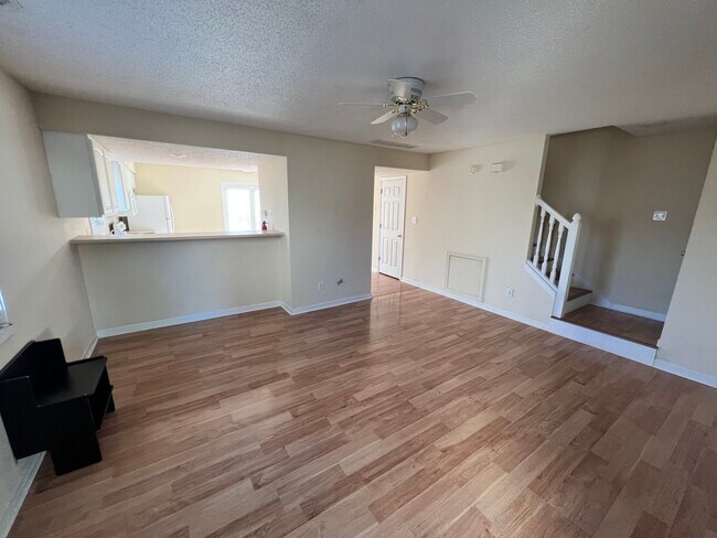 Building Photo - 3410 S Oaklawn Cir