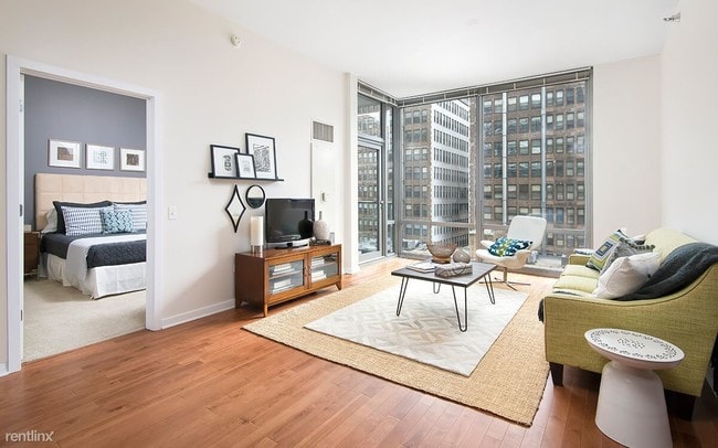 Building Photo - 2 br, 2 bath Apartment - 642 S Clark St 404
