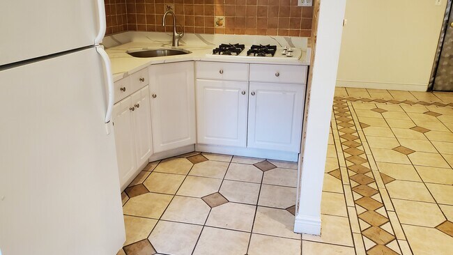 Kitchen - 6806 Eliot Ave