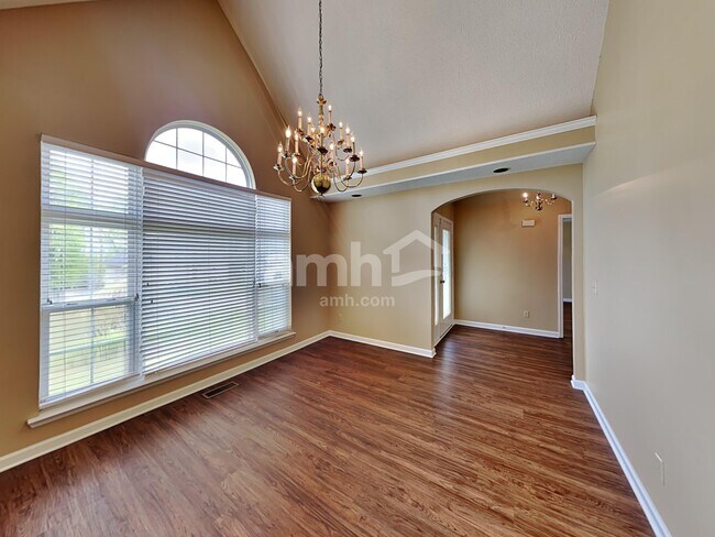 Building Photo - 113 Cedar Forest Dr
