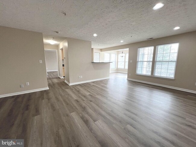 Building Photo - 703 Harvest Run Dr