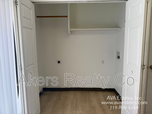 Foto del edificio - 1405 E 19th St