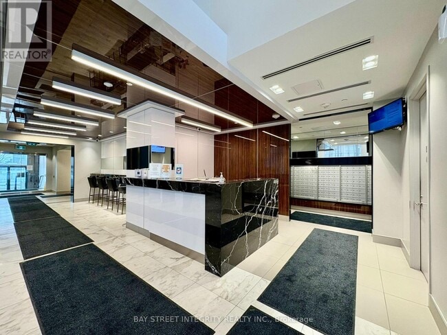 Building Photo - 32 Forest Manor Rd