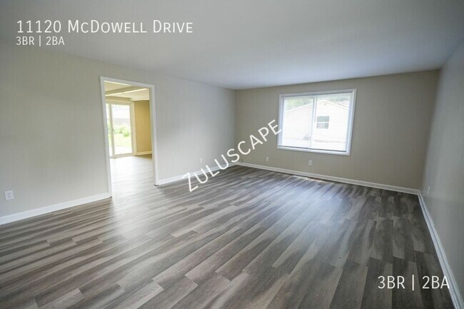 Foto del edificio - 11120 McDowell Dr
