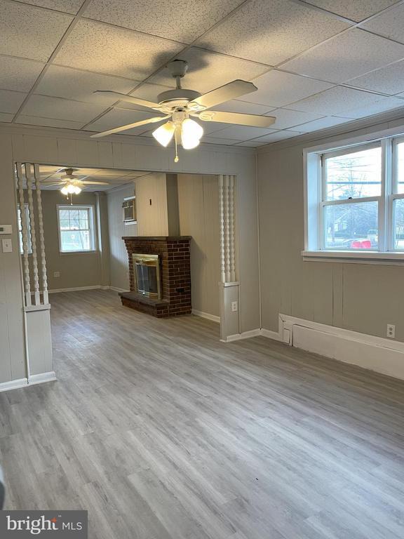 Building Photo - 806 W Airy St