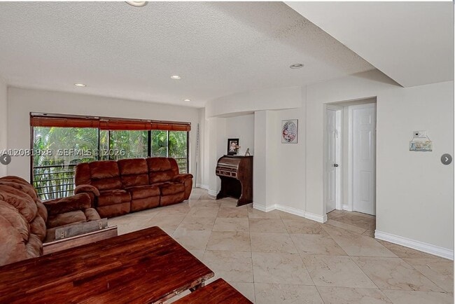 Building Photo - 4000 N Hills Dr