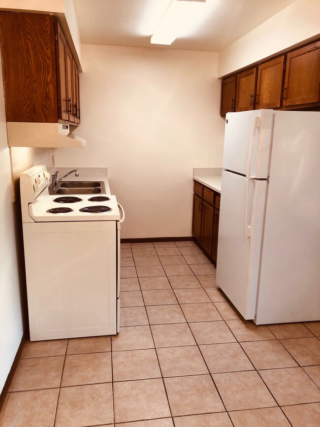 Lots of cabinets/drawers. - 4051 S 65th St