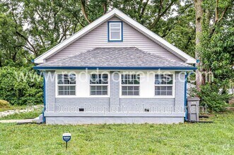 Building Photo - 3340 N Sherman Dr
