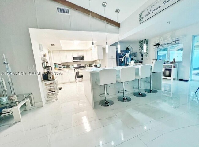Foto del edificio - 11371 NW 32nd Pl