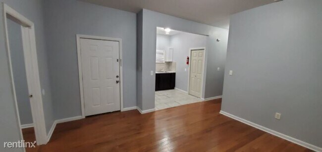 Foto del edificio - 3 br, 1 bath Townhome - 353 S 11th St