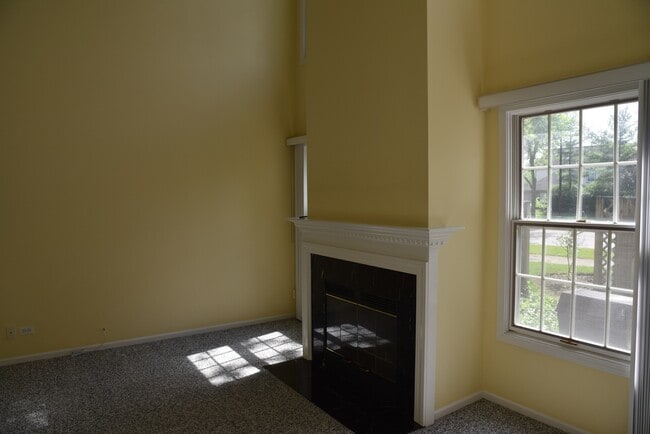 Building Photo - 421 Town Pl Cir