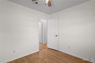 Building Photo - 904 Traci Dr