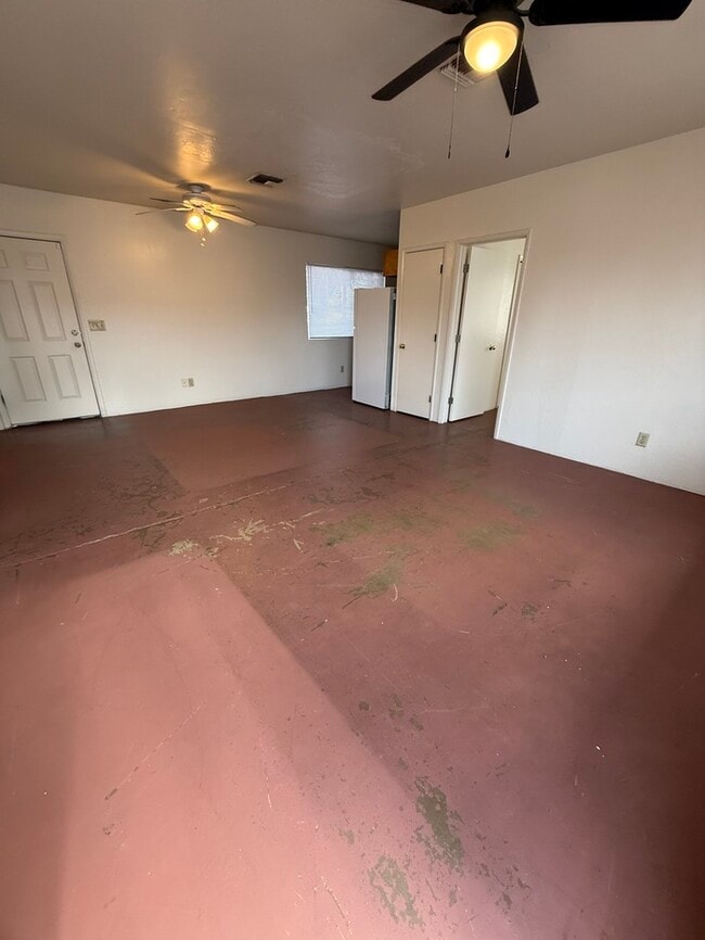 Building Photo - Town Home For Rent