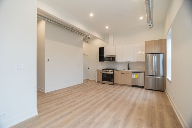 Foto del edificio - 2256 N Sawyer Ave