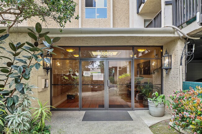 Building Photo - 7301 Raintree Cir
