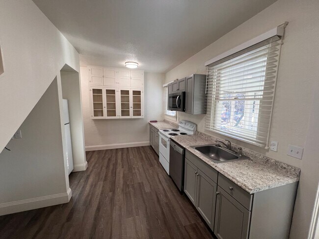 Foto del edificio - 5BD/2BA Gorgeous Vintage Home